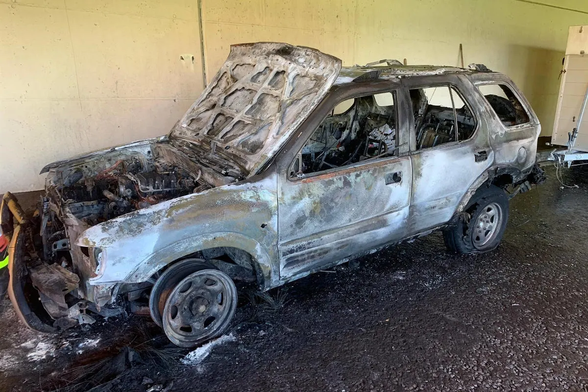 A13 Mesocco GR – Personenwagen ausgebrannt
