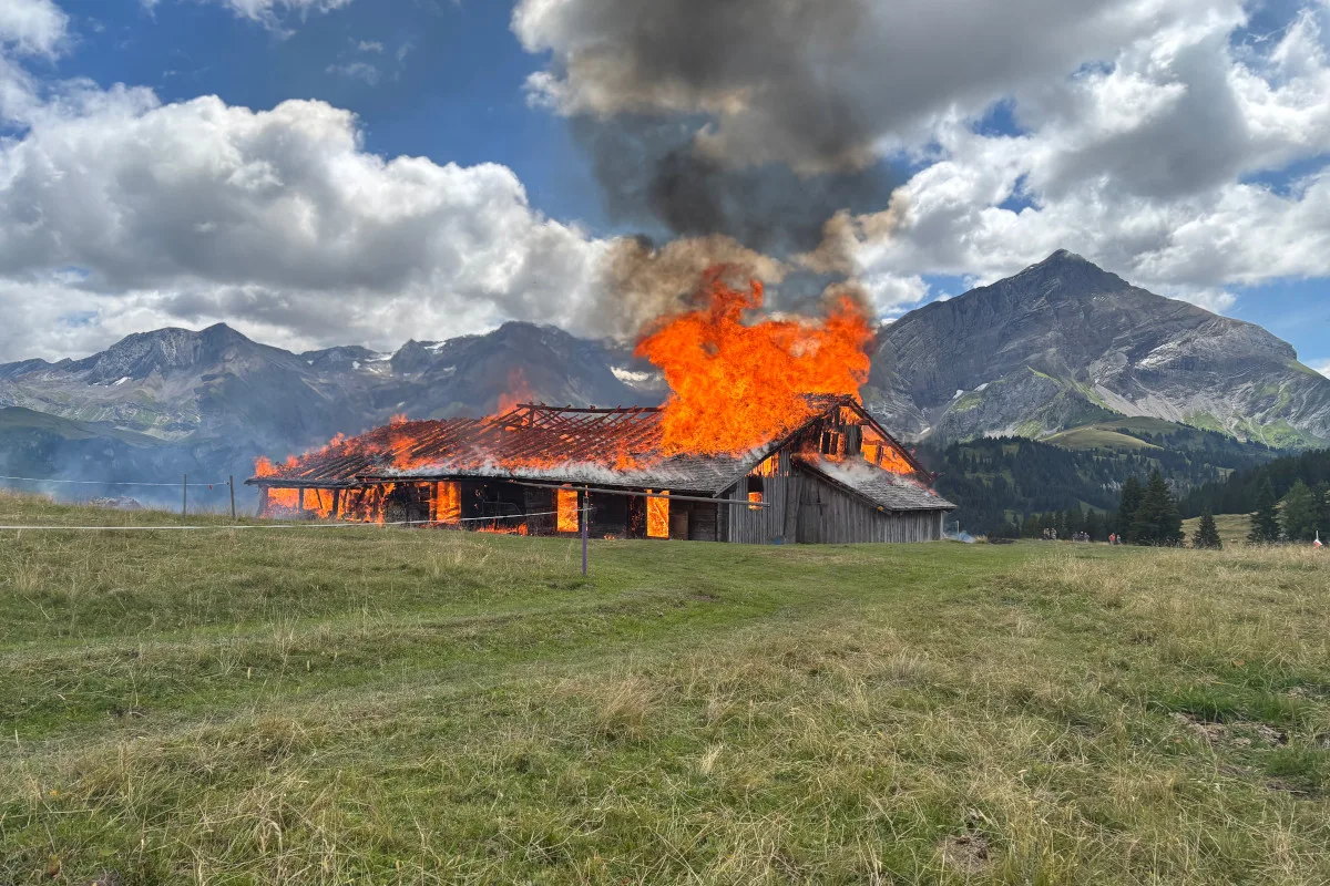 Alphütte in Feutersoey bei Brand komplett zerstört