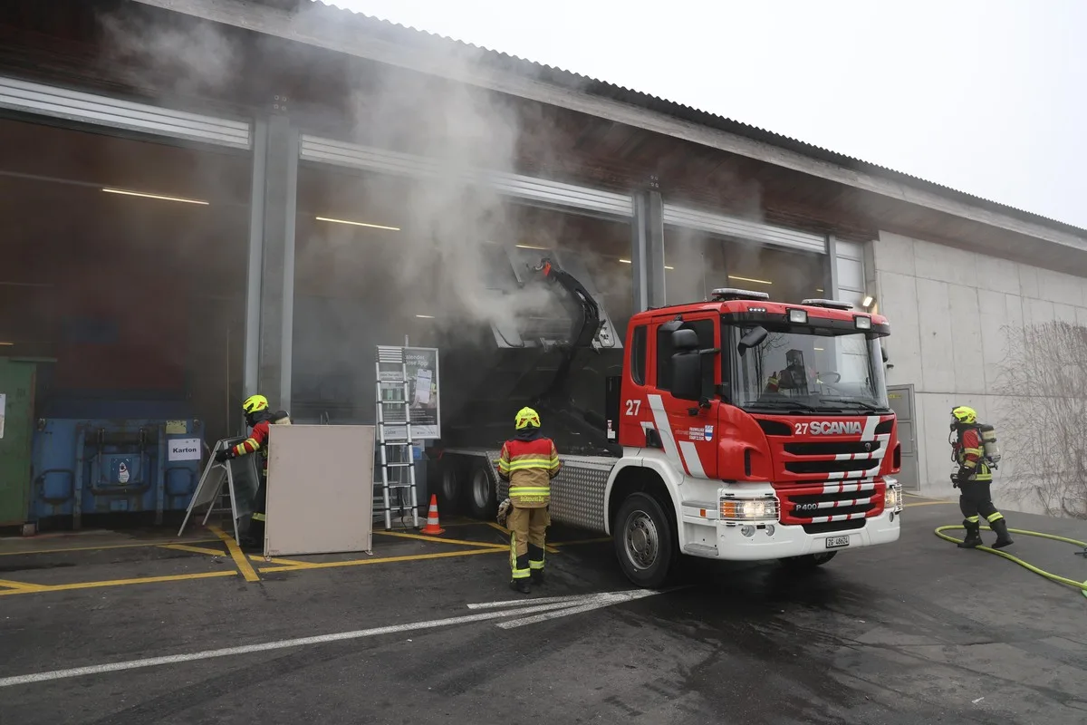 Risch Rotkreuz ZG – Mottbrand in einer Entsorgungsstation 
