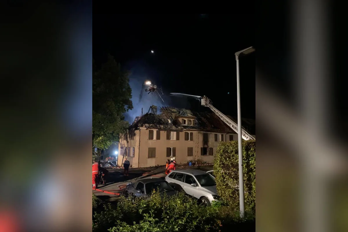 Thalwil ZH – Langer Einsatz durch Brand in Mehrfamilienhaus