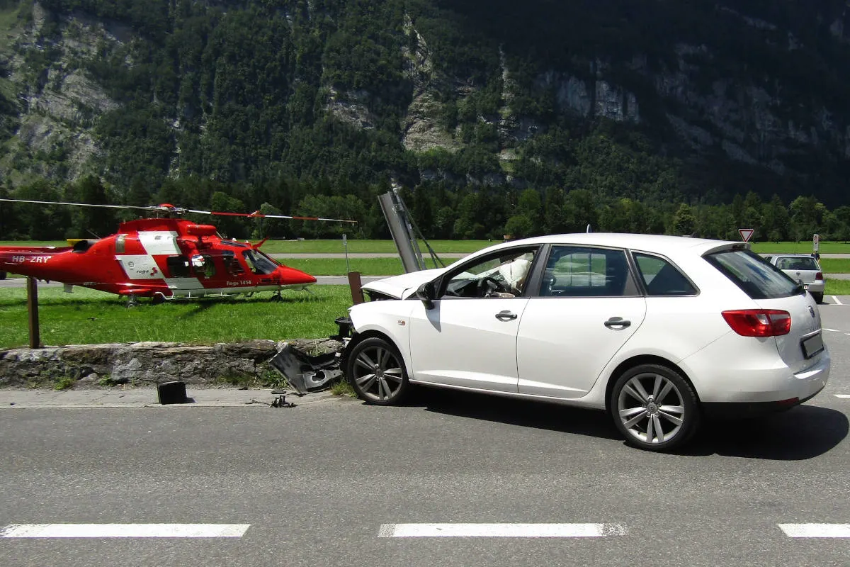 Mollis GL – 22-Jährige verletzte sich beim Unfall am Rücken