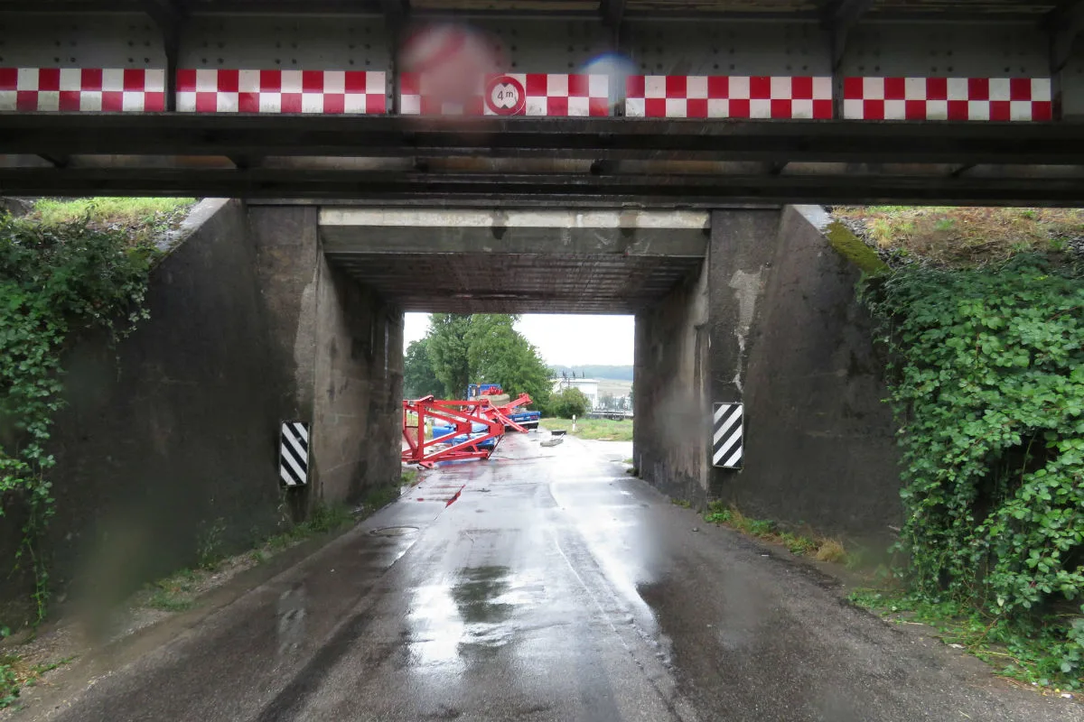Villmergen AG - Mit Ladung gegen Brücke geprallt