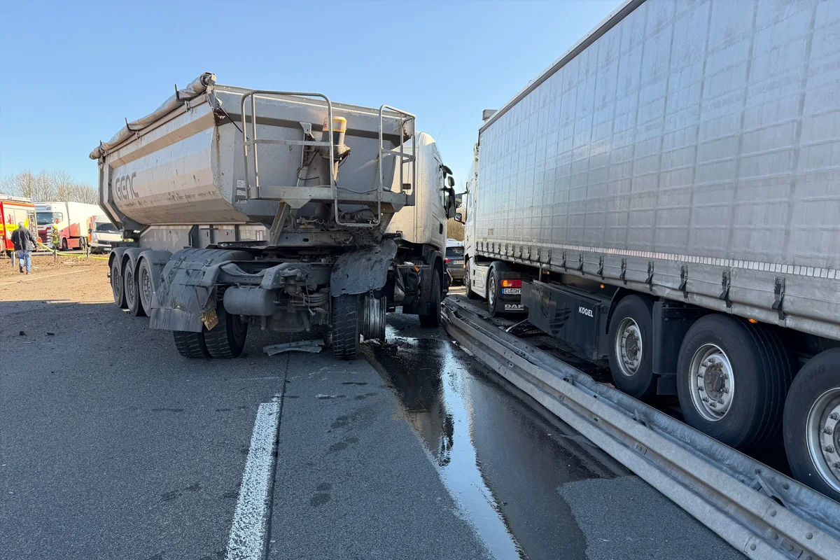 A3 Ratingen –  Zwei Schwerverletzte nach Unfall mit Lkw