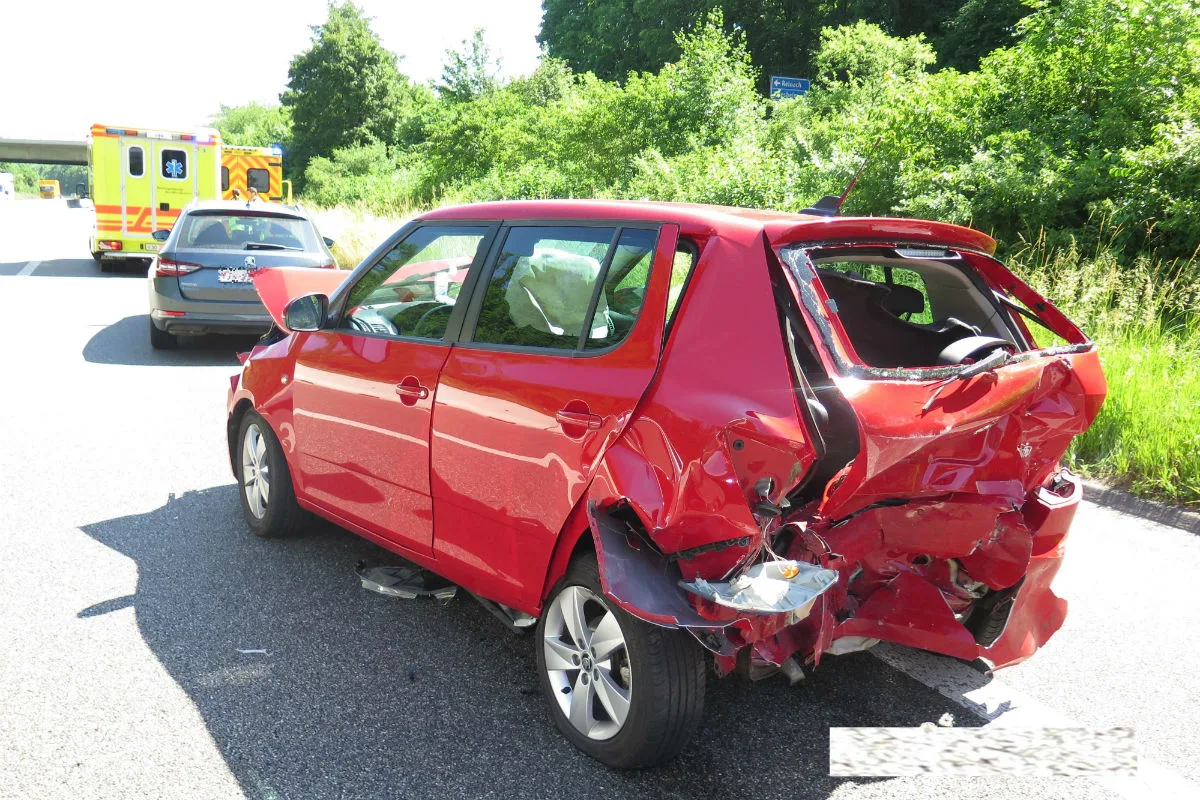 Münchenstein BL - Auffahrkollision mit vier beteiligten Fahrzeugen
