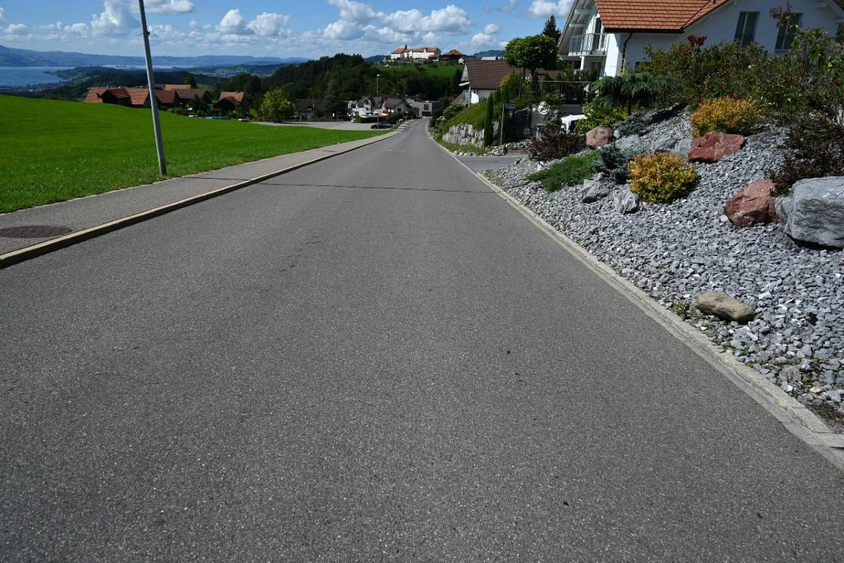 Verkehrsunfall in Uetliburg SG - E-Bike prallt in Auto