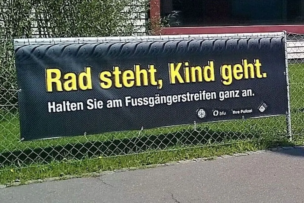 Schulstart im Kanton Glarus – Polizei mahnt zur Vorsicht