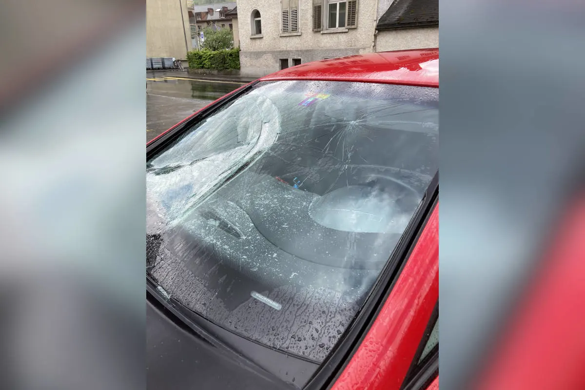 Stadt Glarus – Fahrradlenker frontal von Auto erfasst