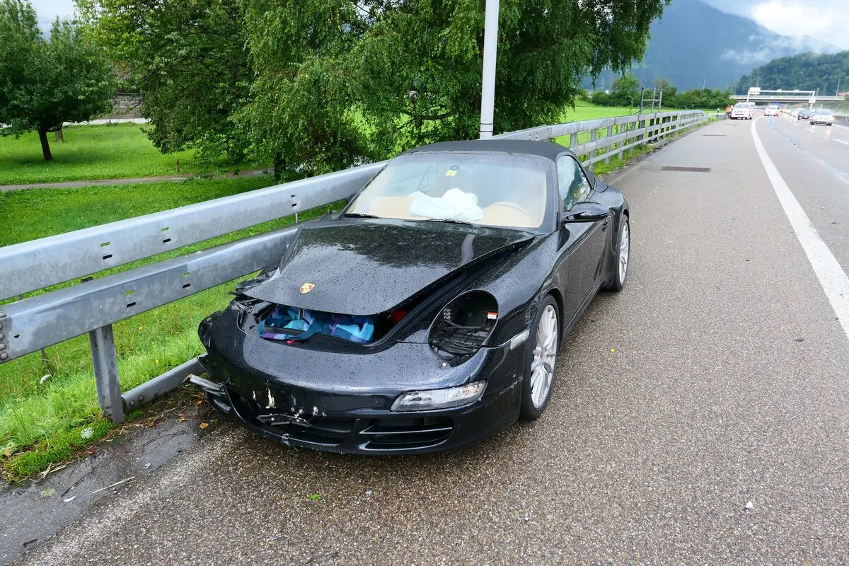 A3 in Mollis GL - Unfall durch Aquaplaning 