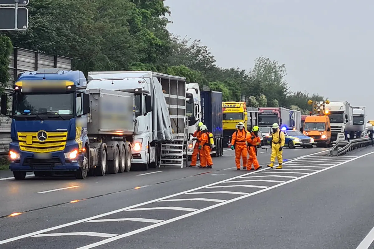 Unfall auf der A2 bei Lehrte – LKW verunfallt mit schwach radioaktiver Ladung