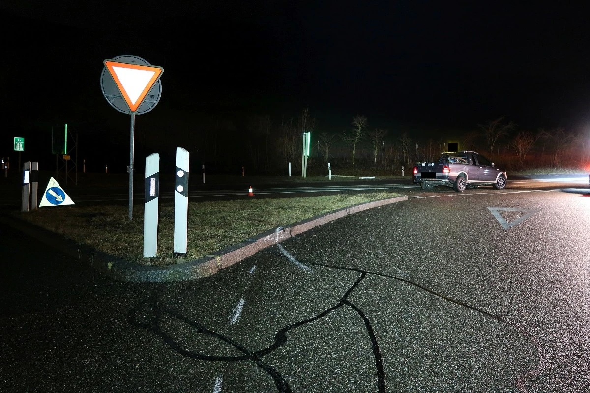 Diegten BL - Alkoholisierter Fahrzeuglenker verursacht Selbstunfall