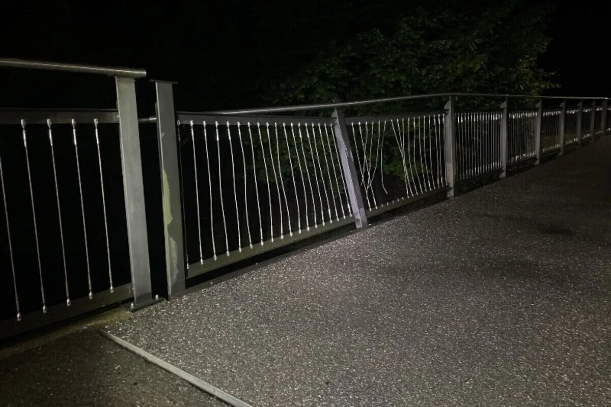 Unfall in Vaduz FL – Alkoholisierter Autofahrer kollidiert mit Brückengeländer