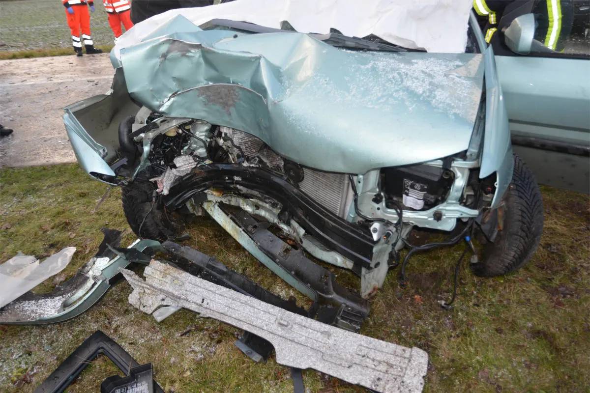 Rotenburg – Straßenglätte überrascht Autofahrer und fordert Verletzte und Blechschäden