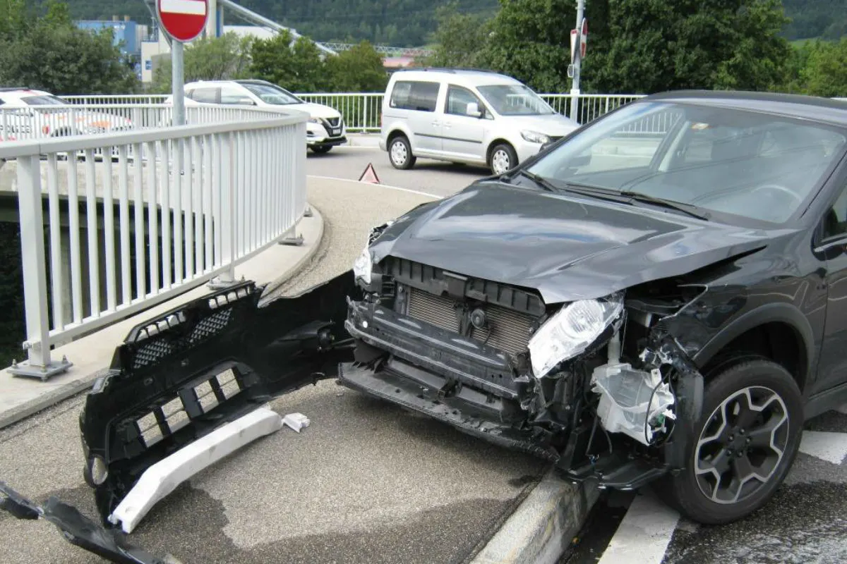 Bilten GL - Vortrittsberechtigtes Auto übersehen