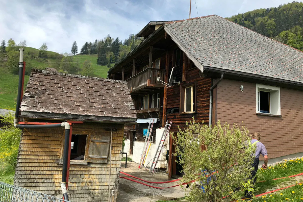 Brunnadern SG - Plötzlicher Brand in Mehrfamilienhaus