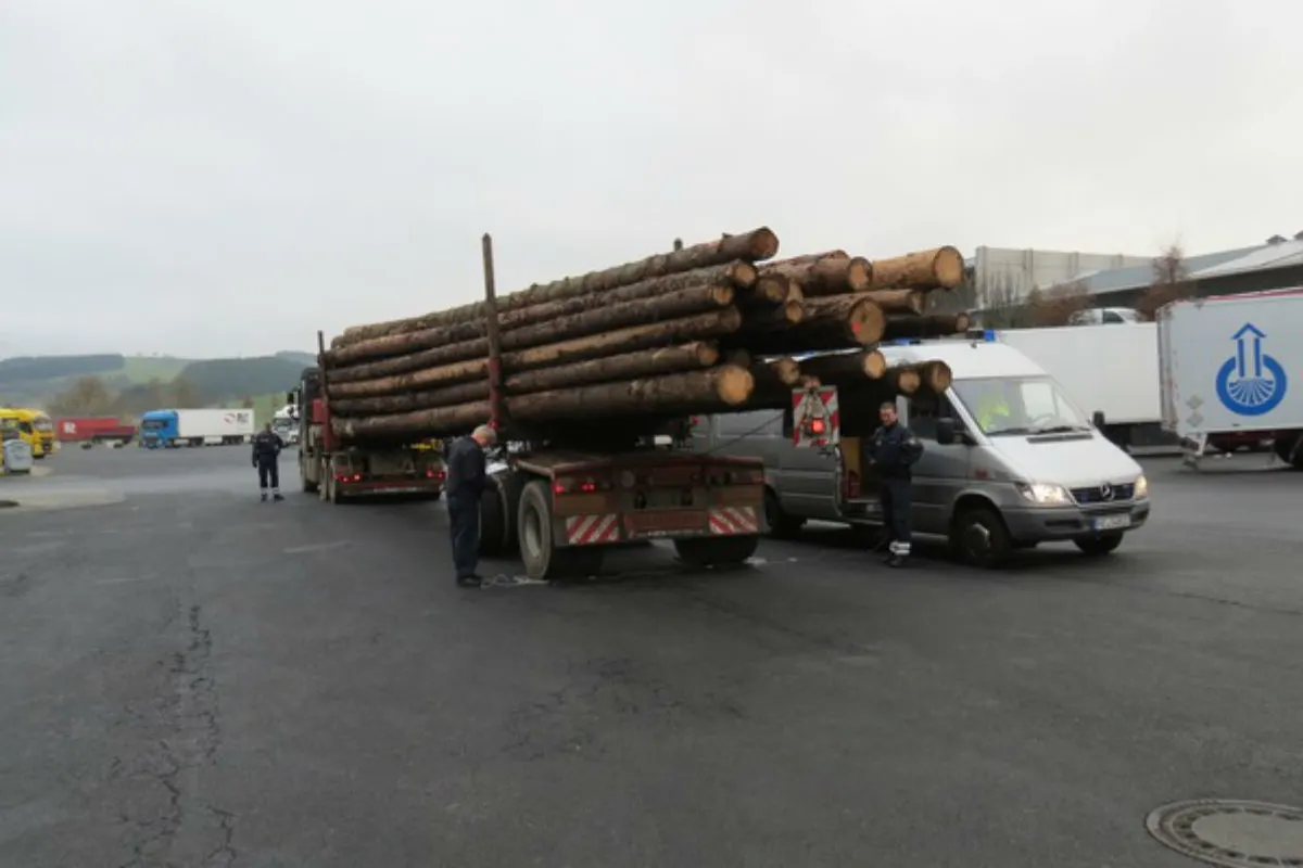 Olzheim - Mehr als 15 Tonnen Holz zu viel geladen