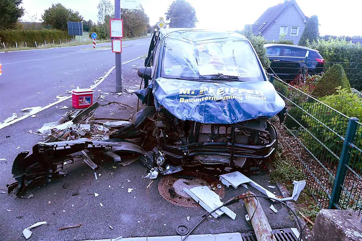 Wipperfürth - Hoher Sachschaden bei Unfall