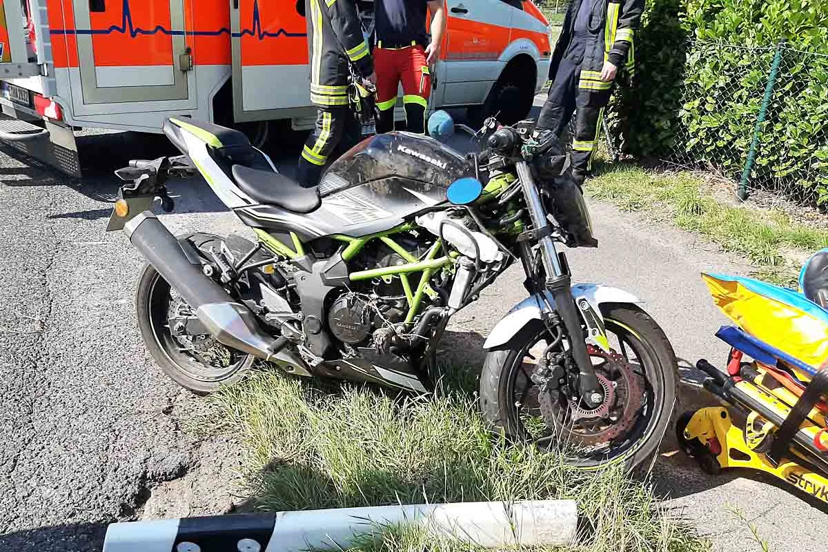 Haan -18-jähriger Motorradfahrer nach Alleinunfall schwer verletzt