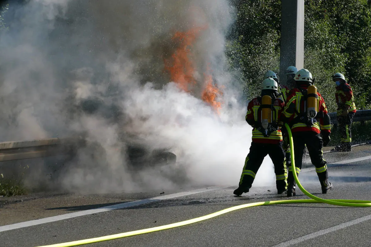 A98 Stockach – Fahrzeugbrand auf der Autobahn