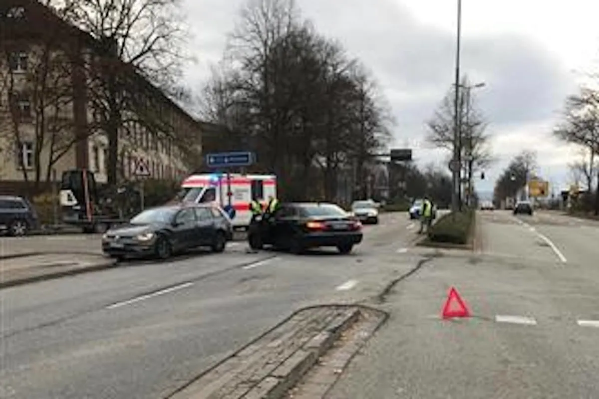 Unfall in Kaiserslautern – Hoher Blechschaden und eine Verletzte