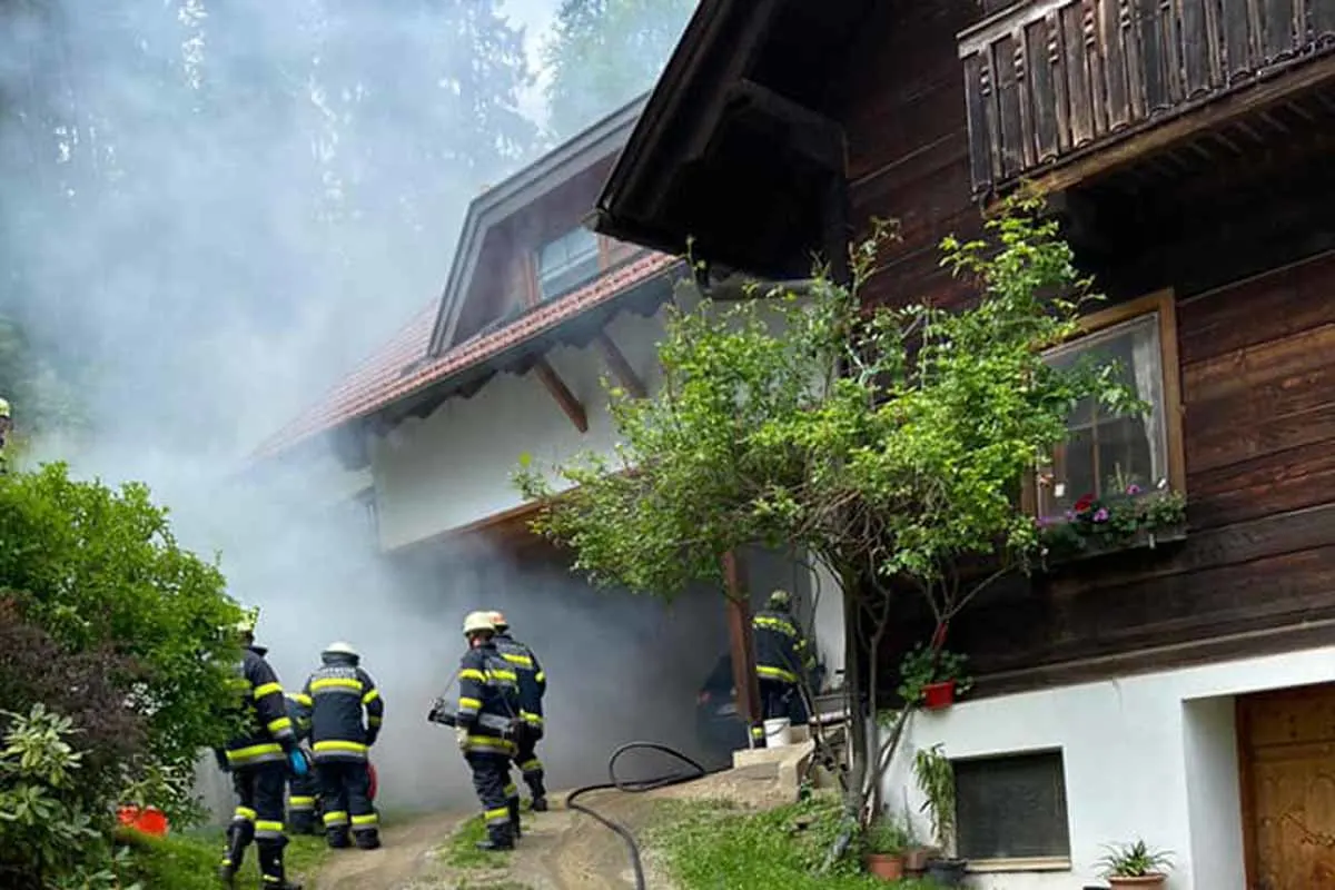 St. Veit - Totalschaden nach Fahrzeugbrand 