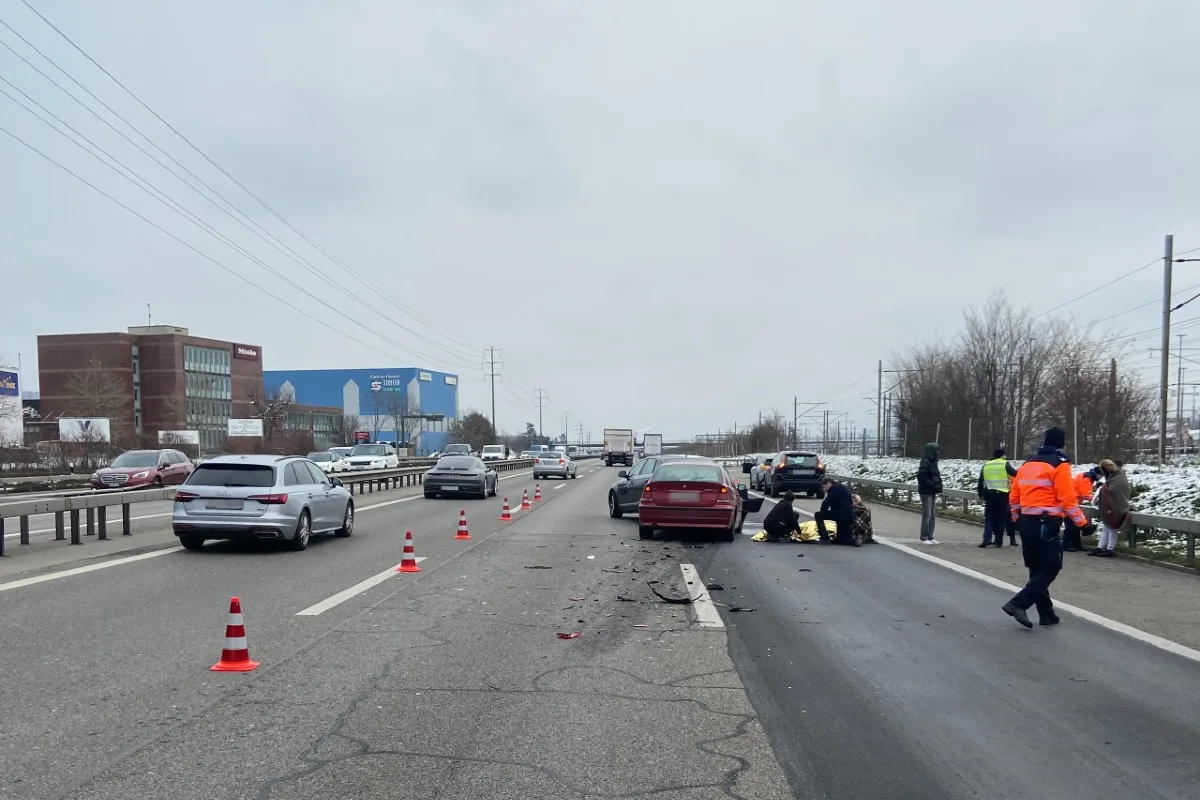Spreitenbach AG - Provokationen endeten in Schikanenstopp und Unfall auf A1