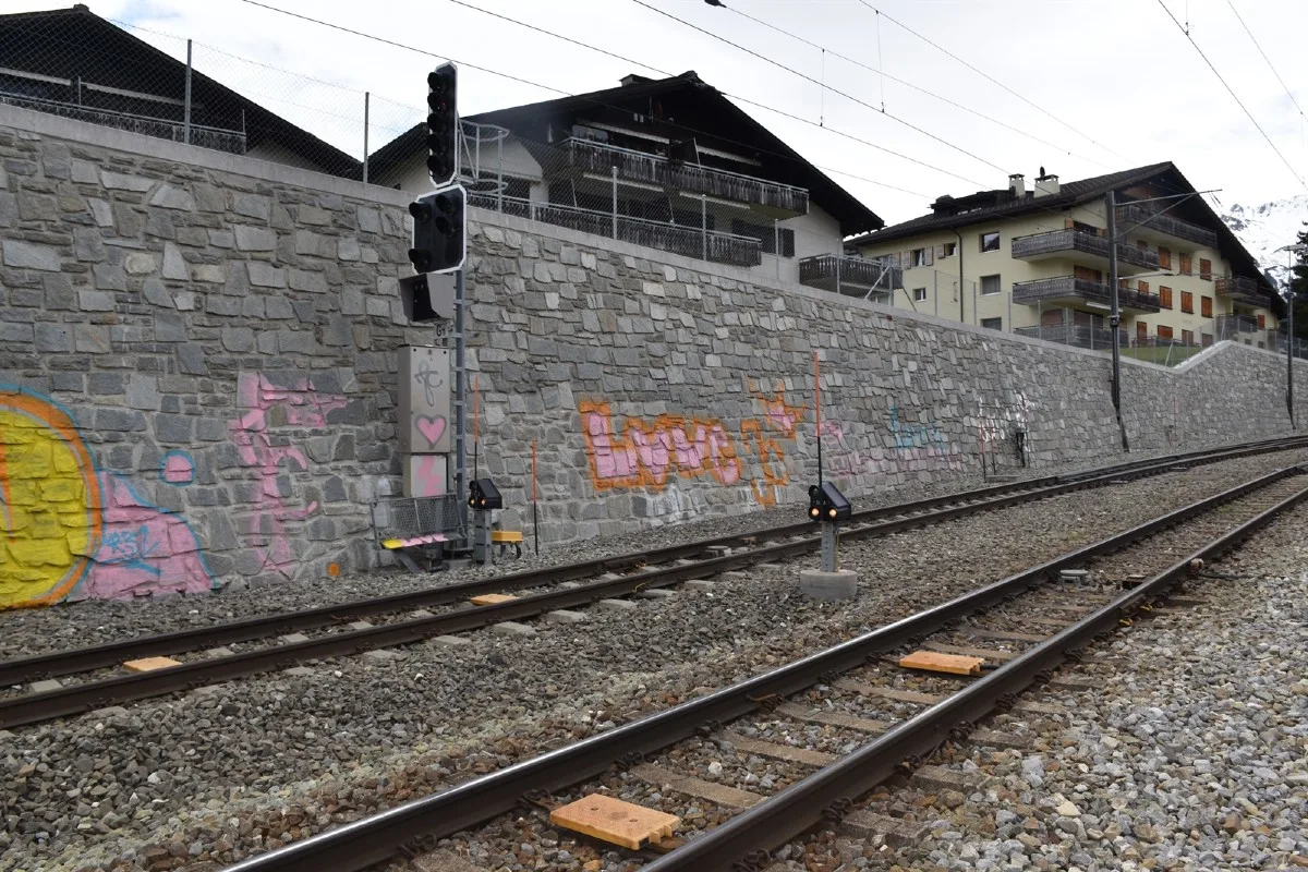 Klosters GR - Sachbeschädigung durch Sprayereien 