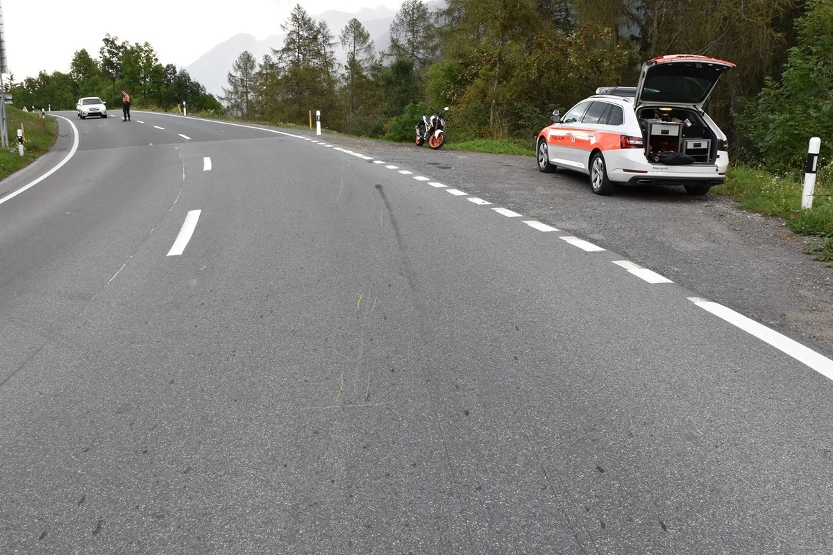 Töffunfall in Scuol GR - Motorradlenker musste ins Spital gefahren werden