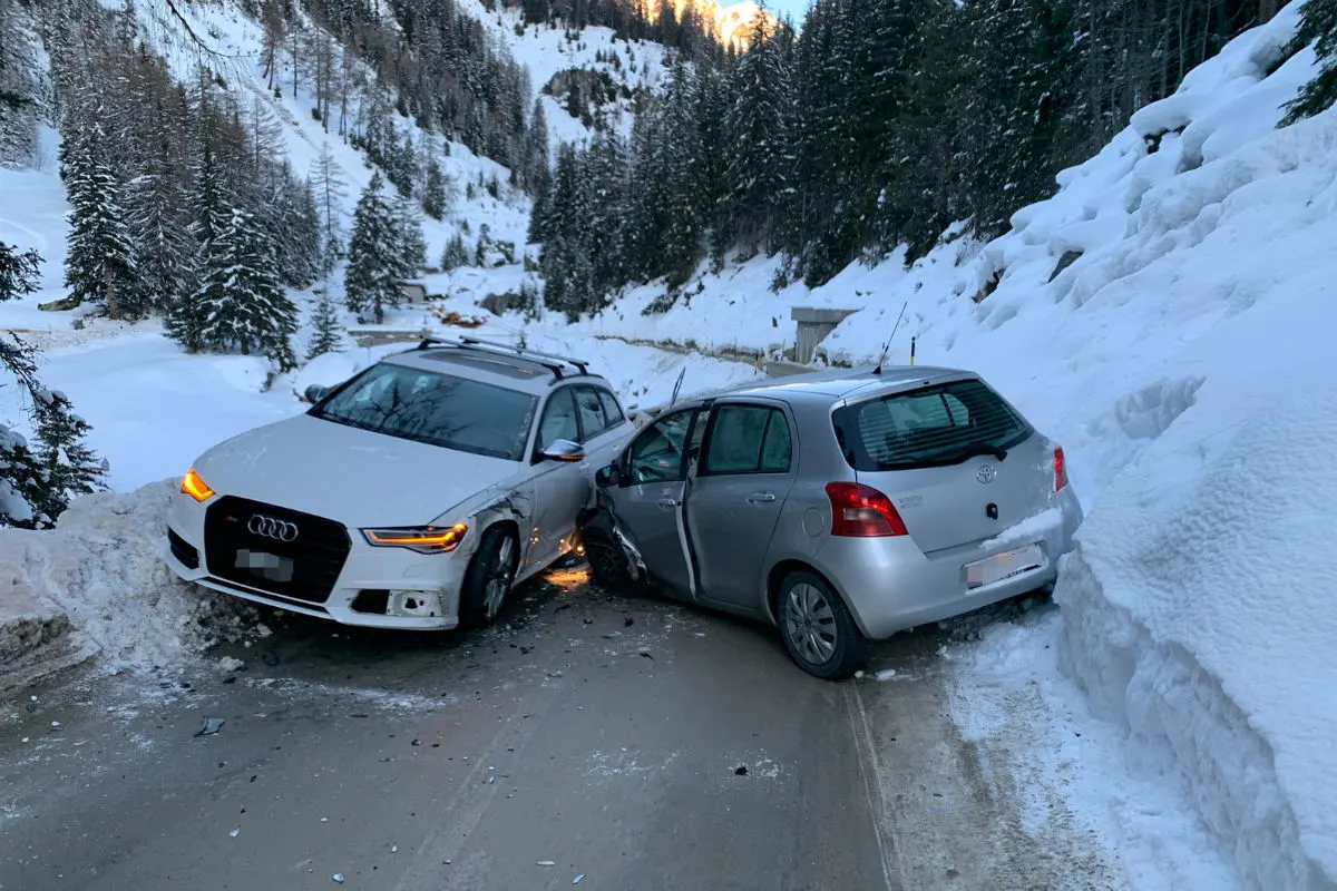 Ftan GR - Zwei Autos zusammengestossen