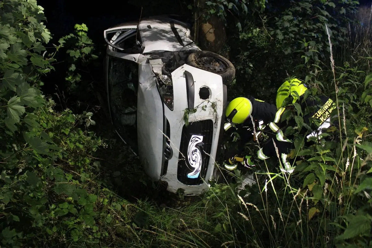 Leichlingen NRW – Autofahrer weicht Reh aus und verletzt sich schwer
