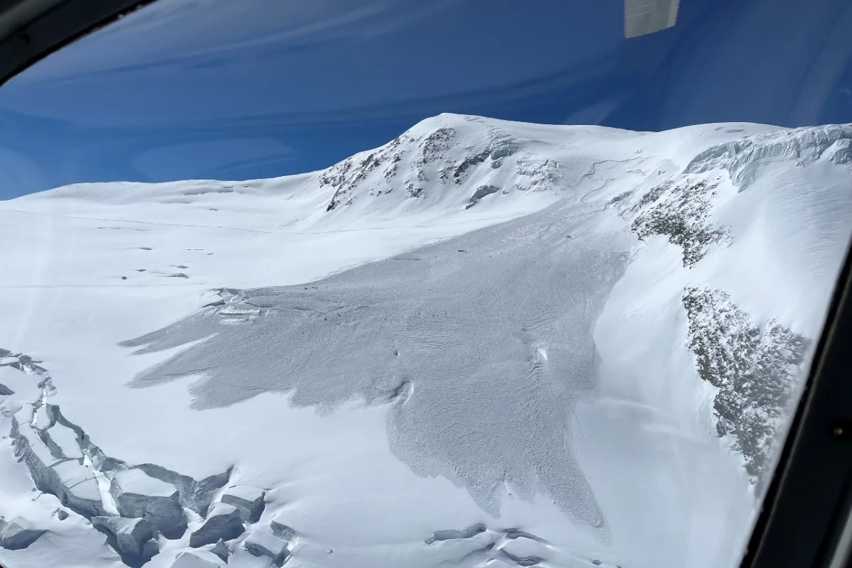 Saas-Fee VS - Grosslawine am Alphubel verschüttet mehrere Personen - 9 müssen ins Spital