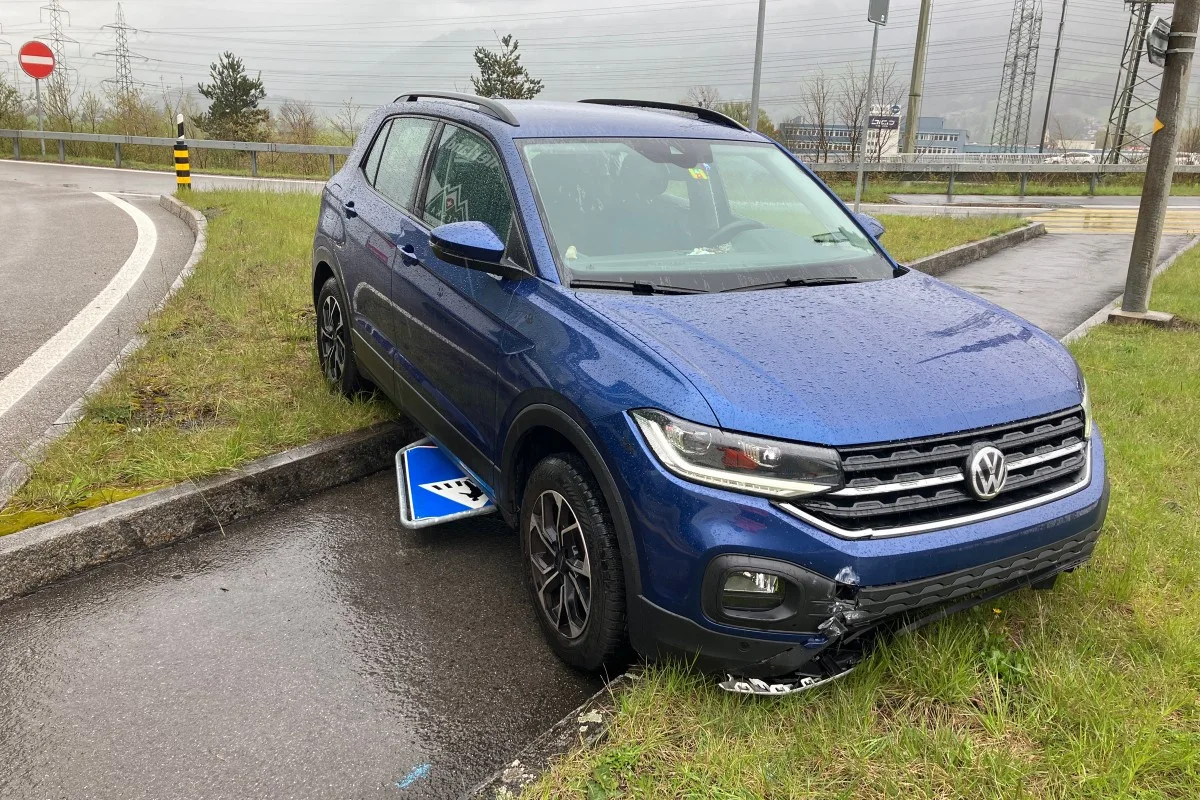 Bilten GL - Unfall bei der Autobahnusfahrt
