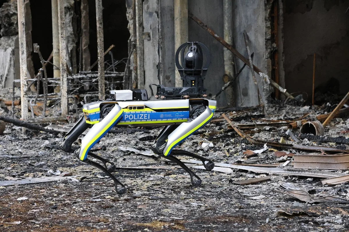 Duisburg - Roboter des LZPD NRW im Einsatz! Einsatzunterstützung bei den Brandermittlungen in Essen.