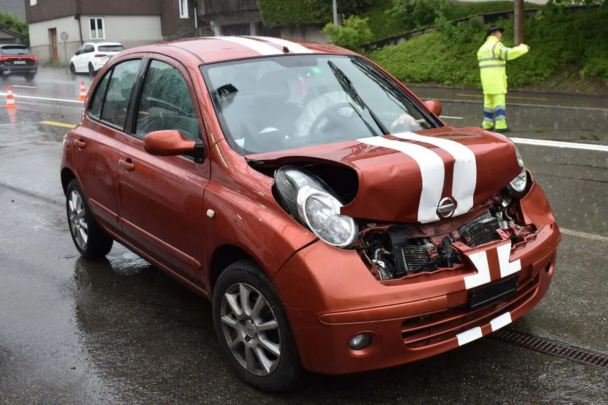 Unfall in Herisau AR - Bremsmanöver zu spät bemerkt 