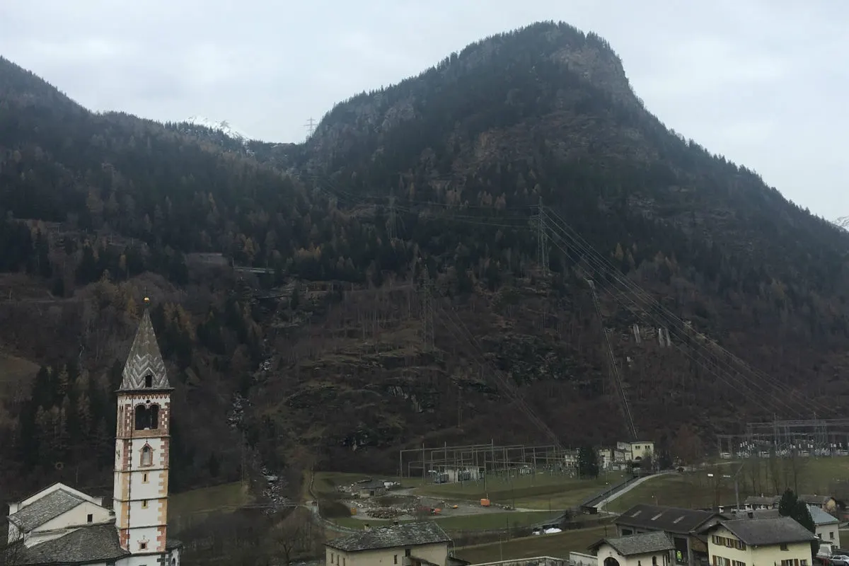 San Carlo GR - Schwierige Rettung eines verletzten Bikers 