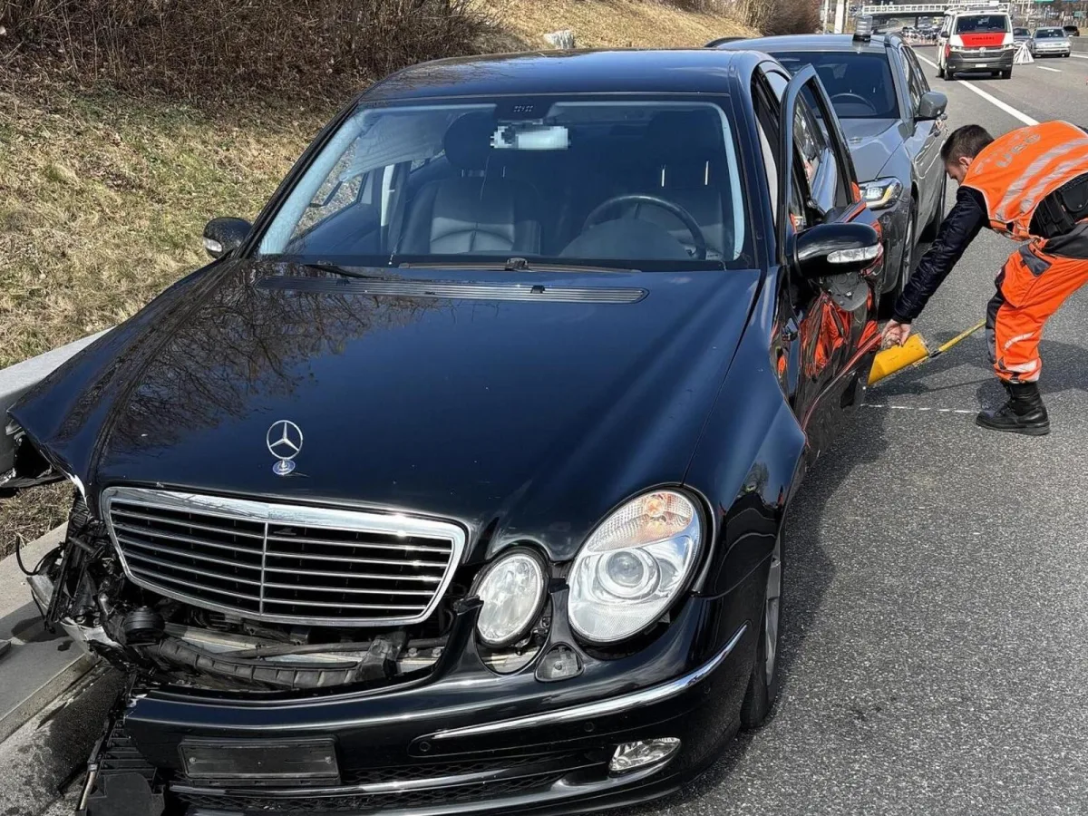 Töss (Winterthur) ZH - Verfolgungsjagd auf A1 - Polizei stoppt Fahrer mit 200 km/h