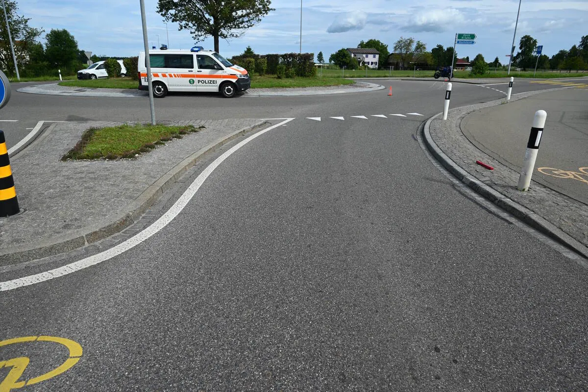 Gossau SG - Kollision zwischen einem Auto und einem Motorrad
