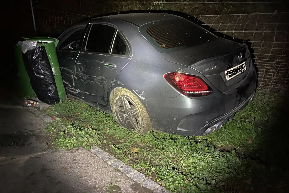 A3 Mumpf AG – Autofahrer demoliert seinen Wagen auf der Autobahn