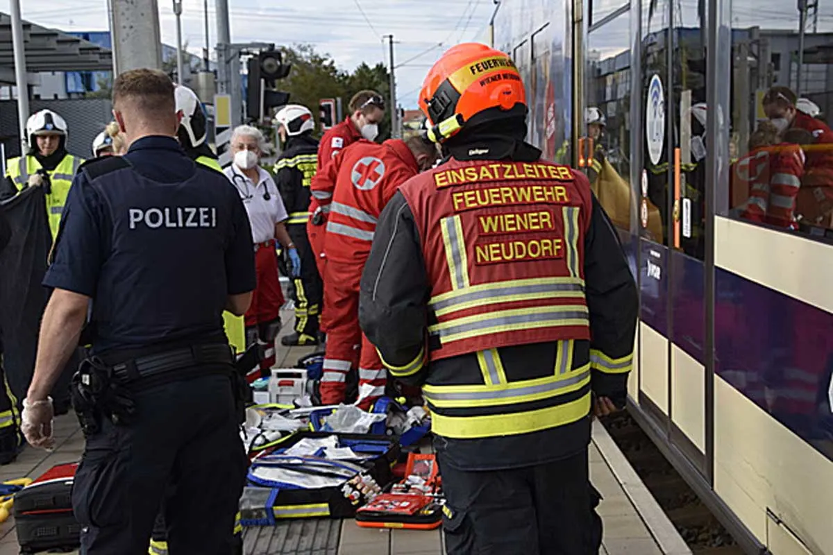Dramatischer Unfall in Wiener Neudorf - Frau von Lokalbahn erfasst