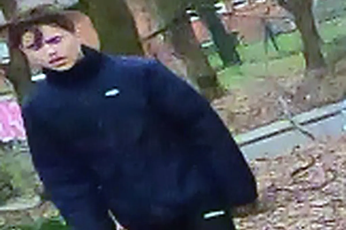 Moers - Polizei sucht mit Fotos nach Tatverdächtigem