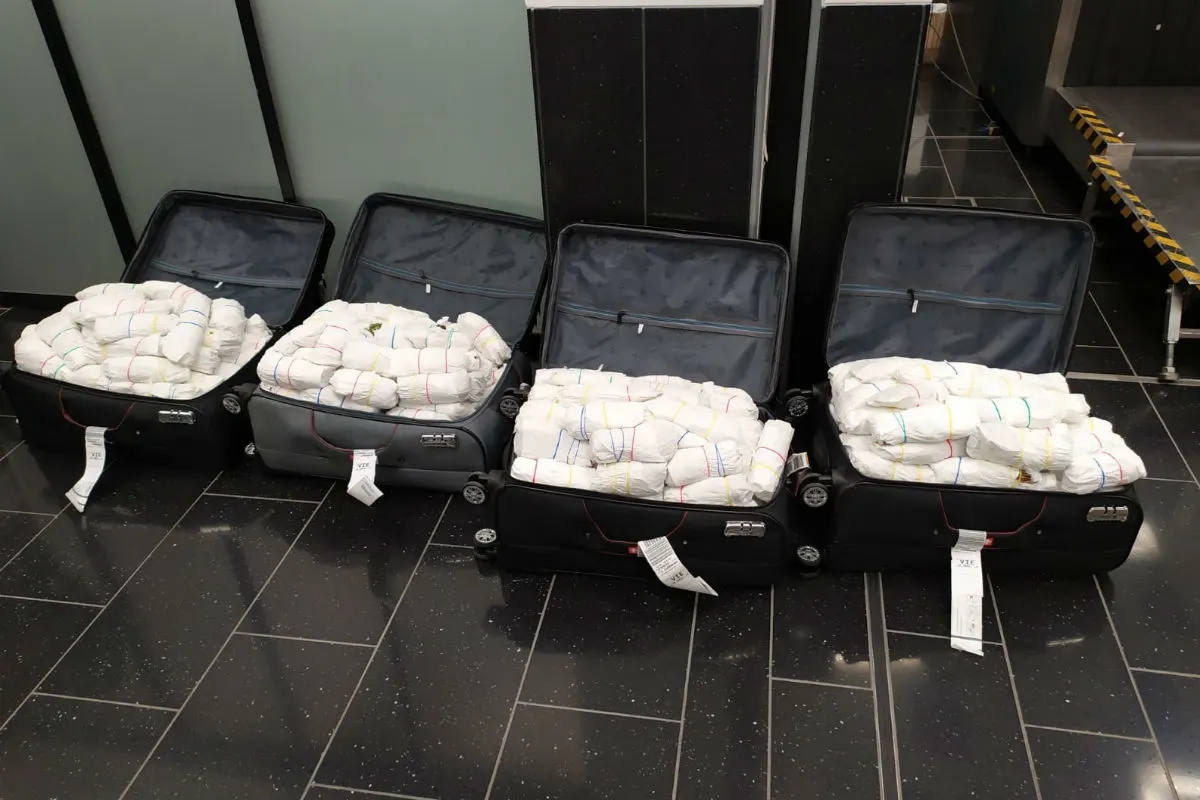 Suchtgiftschmuggler am Flughafen Wien Schwechat erwischt