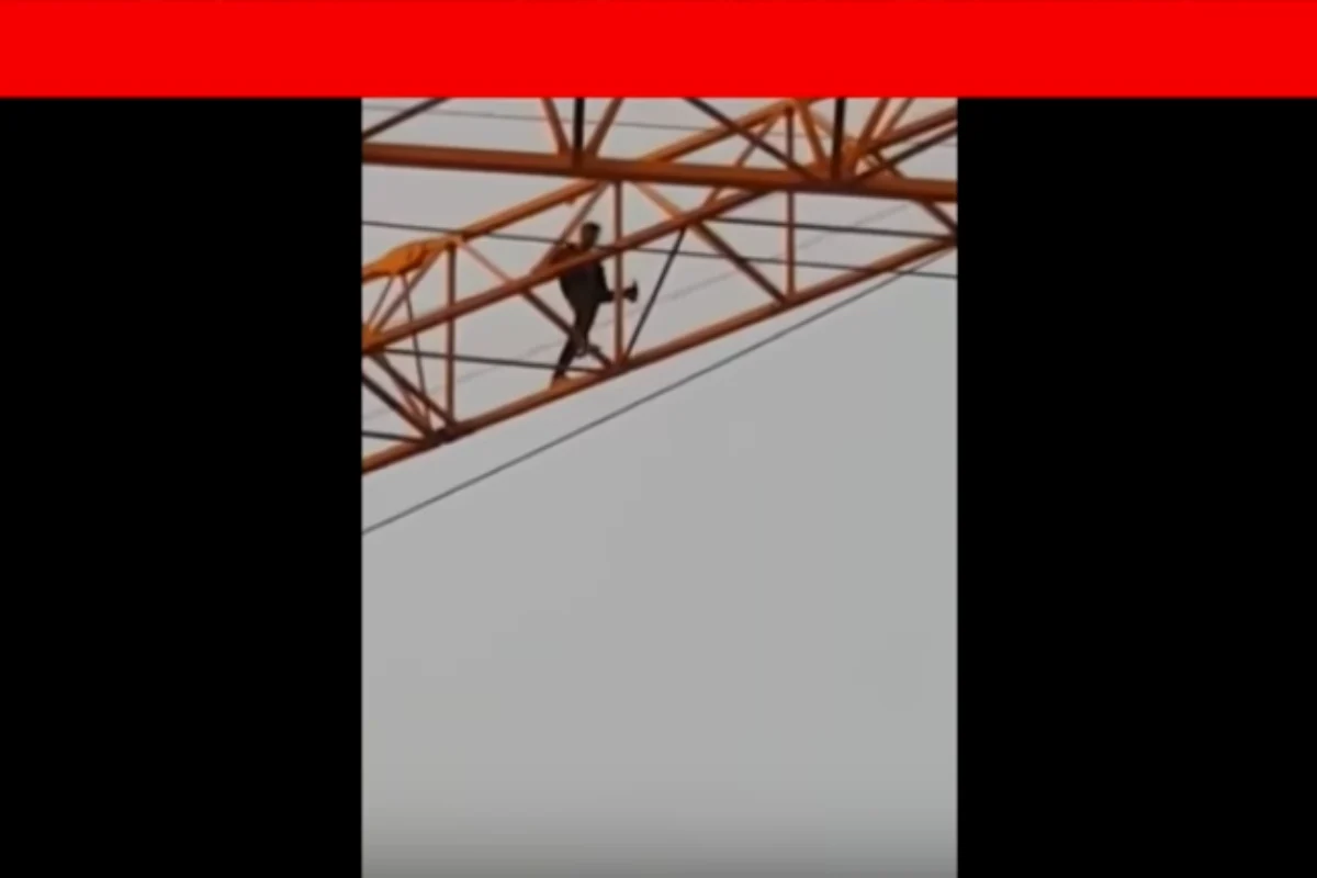 Mann stürzt 60 Meter von Baukran