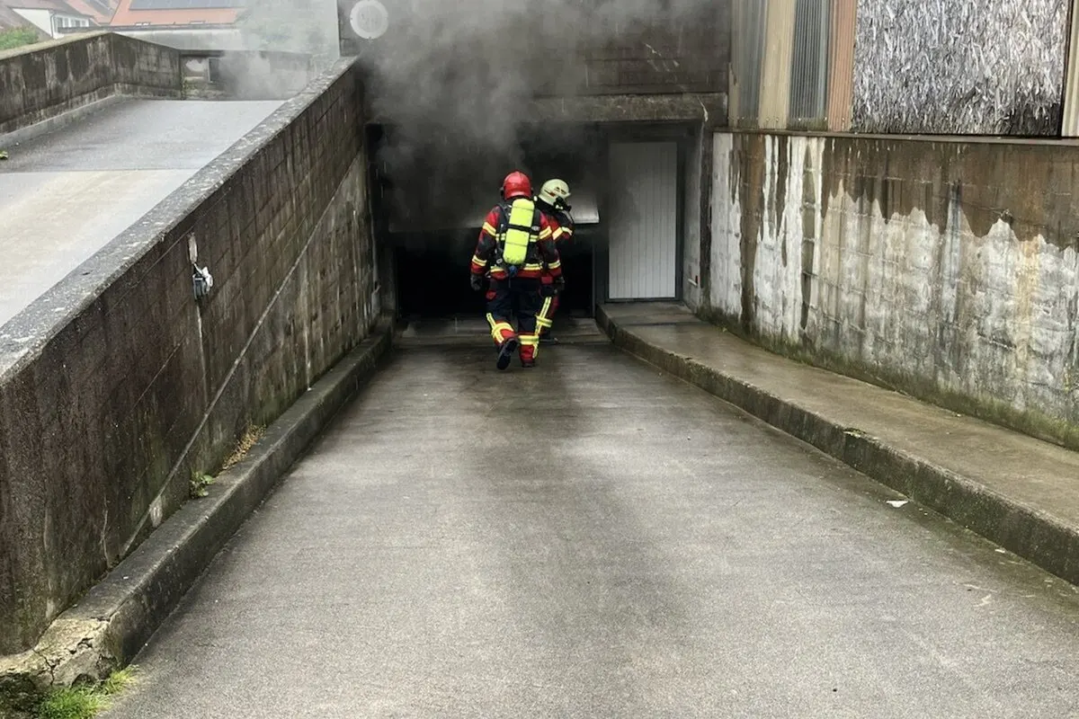 Payerne VD - Zeugen nach Brand in einer Tiefgarage gesucht 
