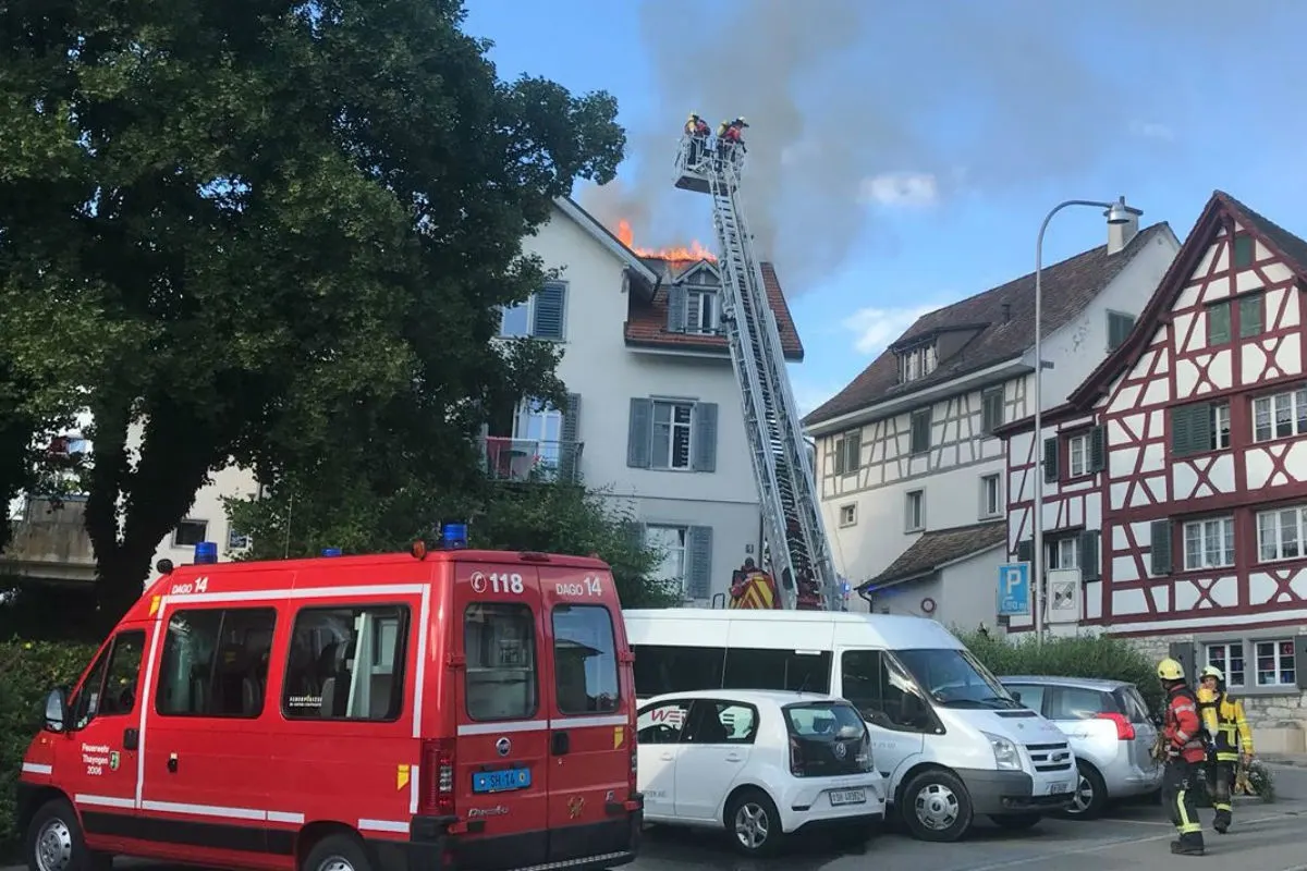 Thayngen SH - Dachstockbrand kann schnell bekämpft werden