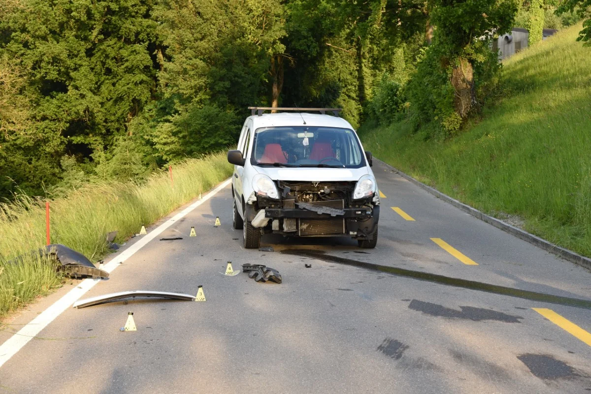 56-jähriger Motorradfahrer gerät in Thayngen SH auf Gegenfahrbahn und verunglückt tödlich!