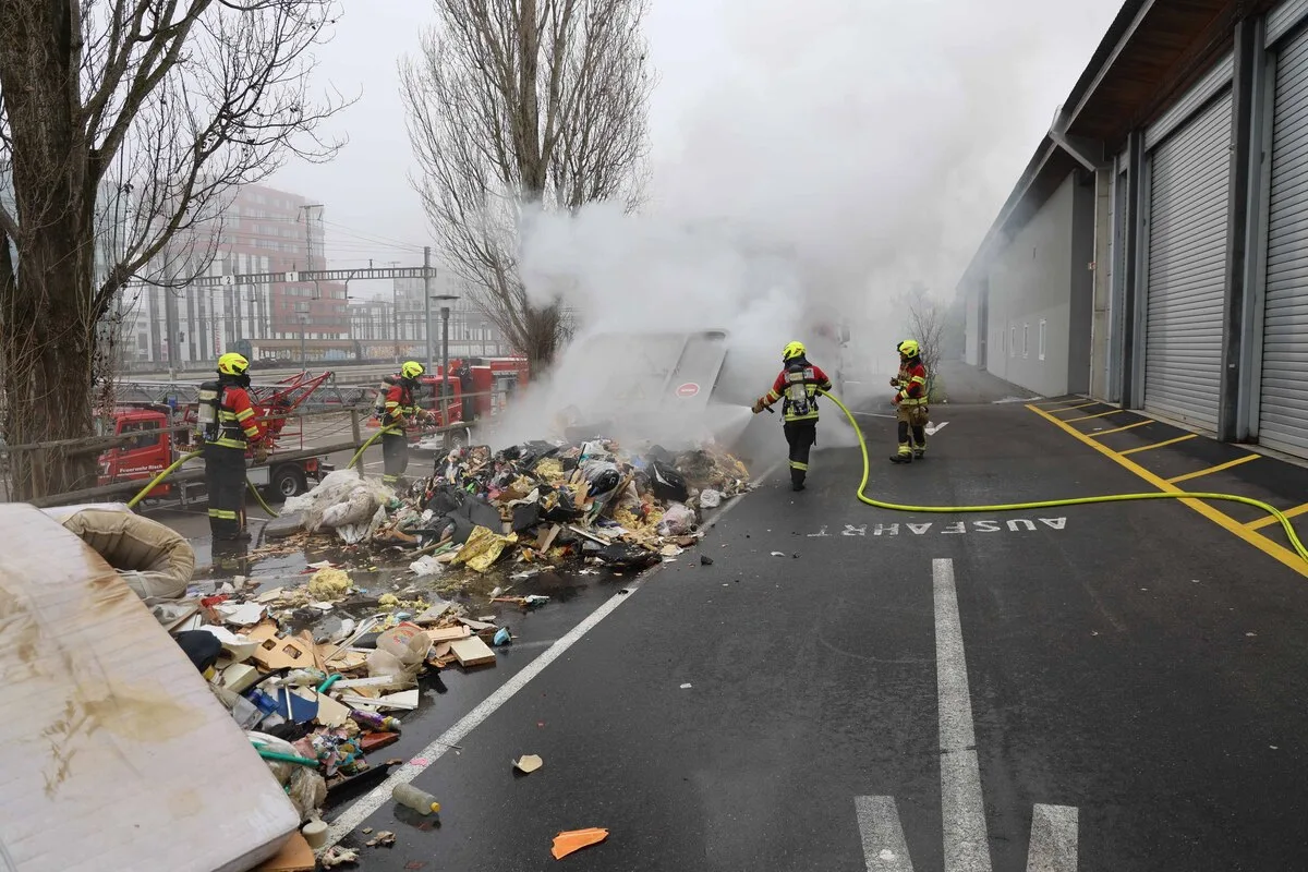 Risch Rotkreuz ZG – Mottbrand in einer Entsorgungsstation 