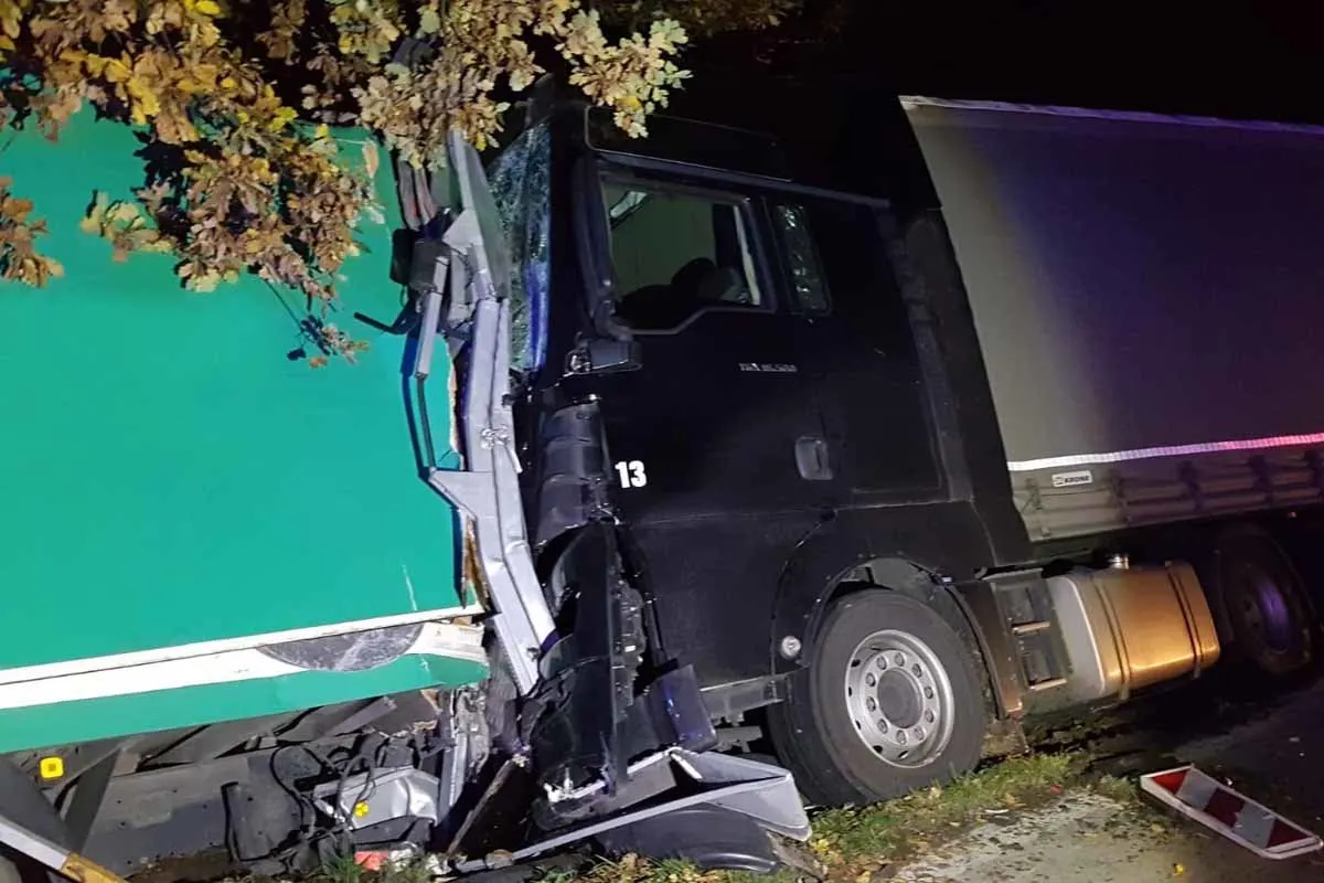Glück im Unglück in Bad Fallingbostel - Zwei Verletzte in Sattelzugmaschine