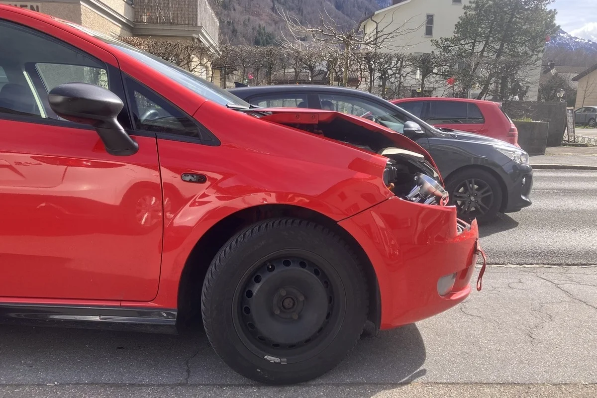 Unfall in Netstal GL - Bremsmanöver zu spät bemerkt 