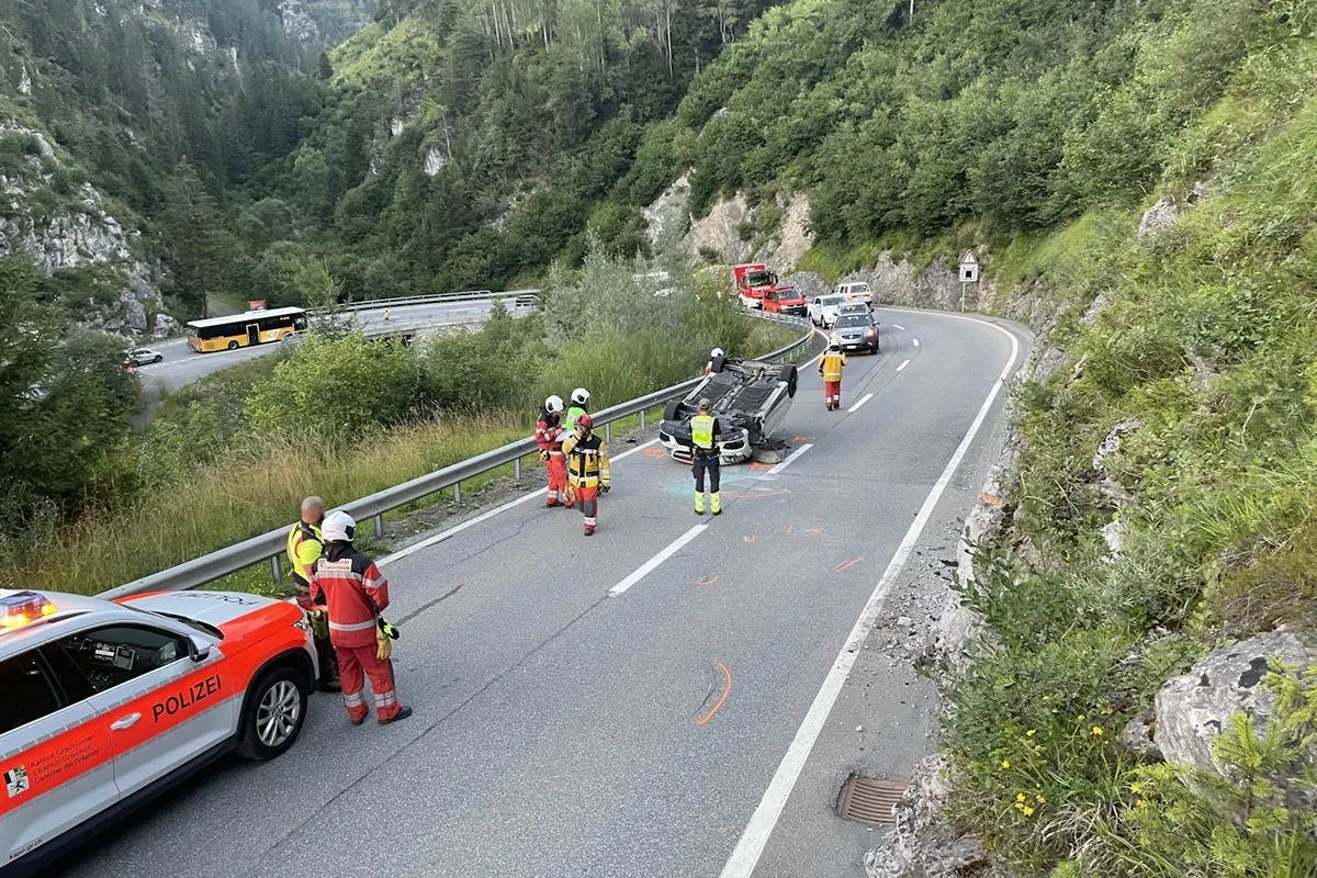 Alvaneu Dorf GR - Schleuderunfall auf der Hauptstrasse