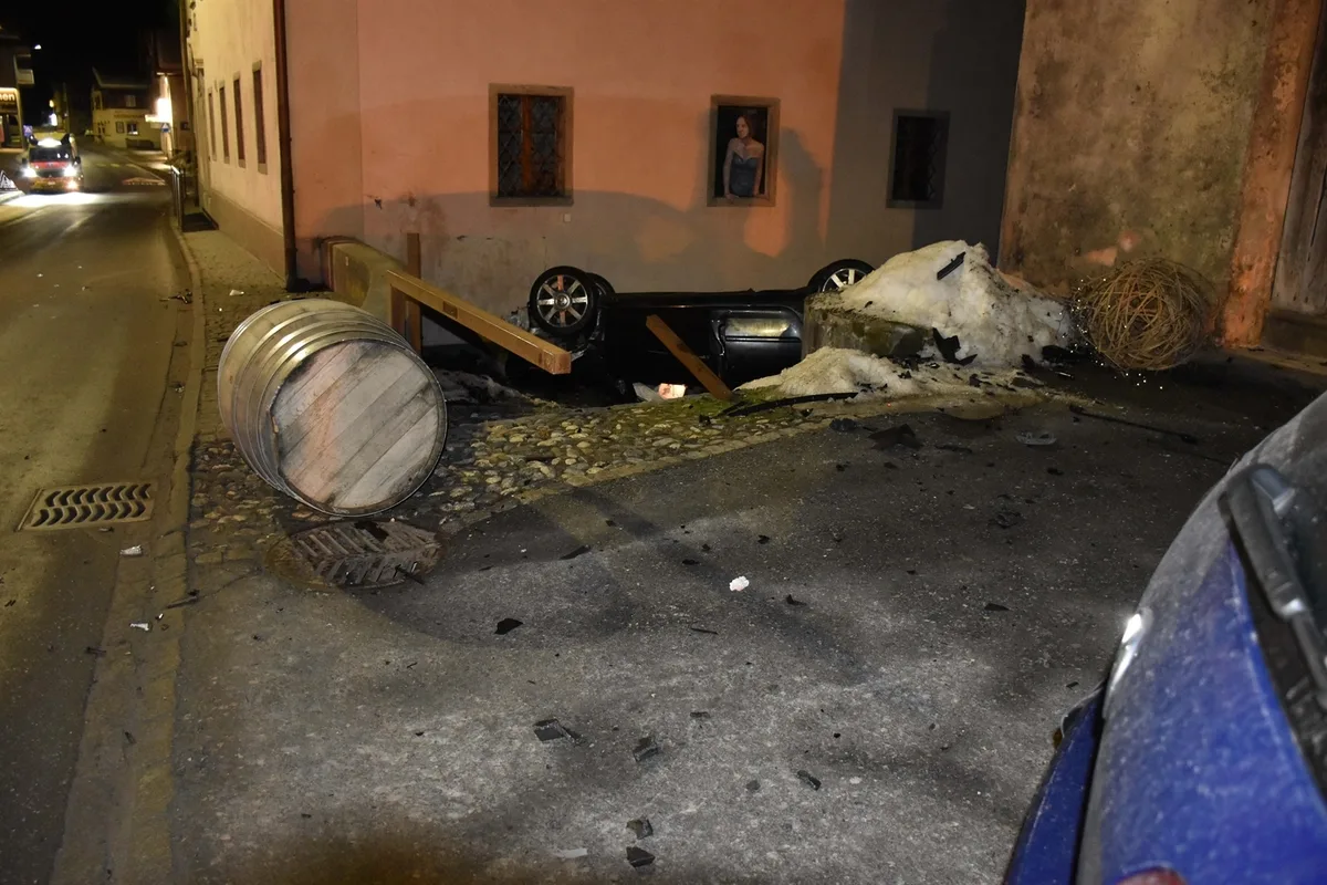 Savognin GR - Auto überschlägt sich bei heftigem Unfall 