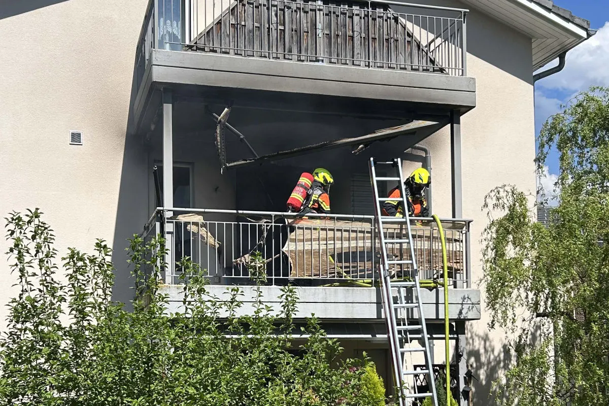 Lauerz SZ –  Mann bei Balkonbrand verletzt